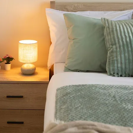 Sunset Terrace, 3br, Center *